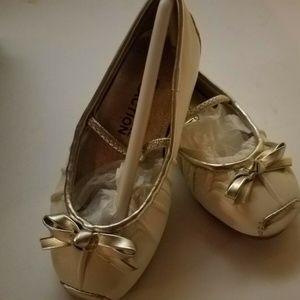 Kenneth Cole Let It Bow Too Ballet Flats Ivory 5.5